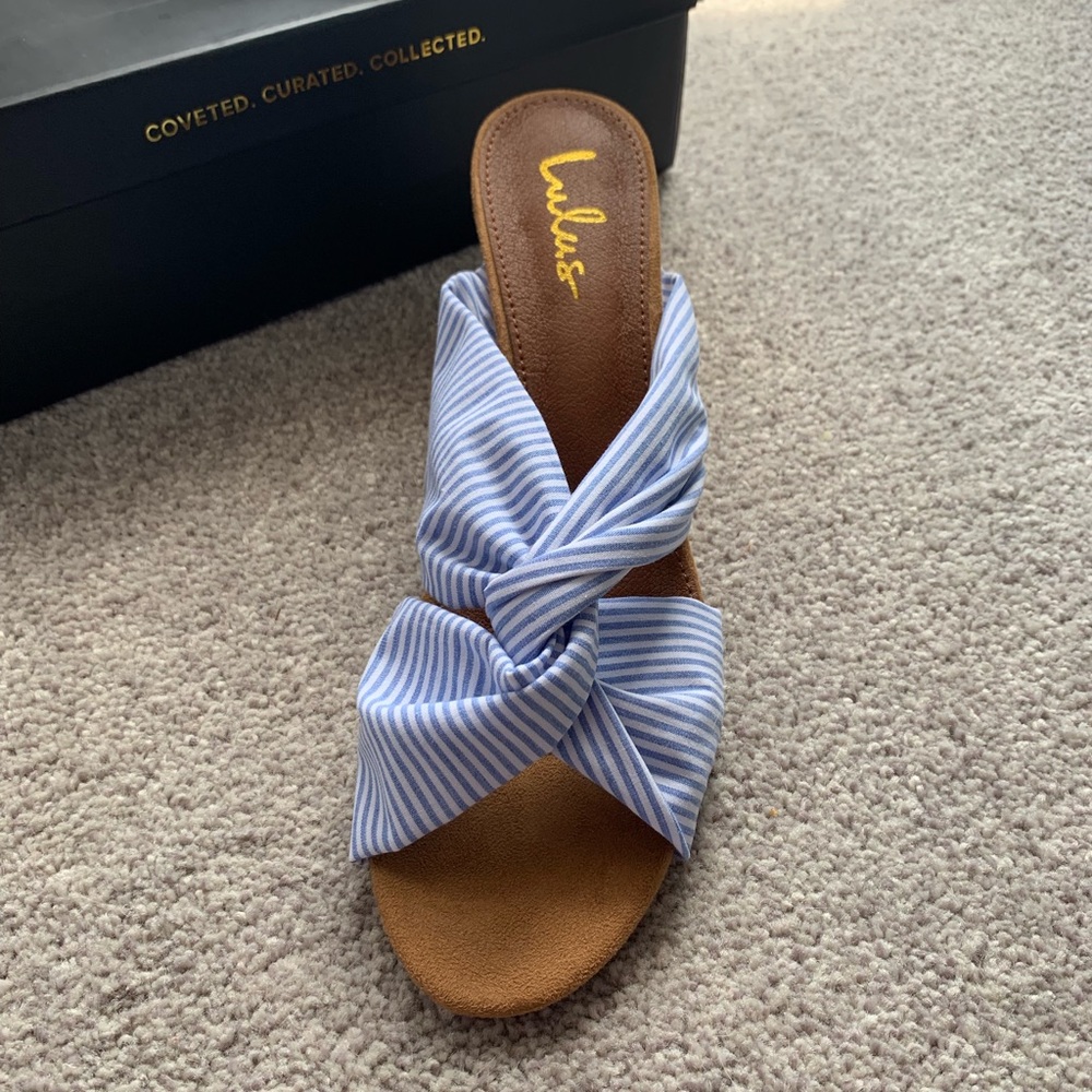 Searsucker blue wedges